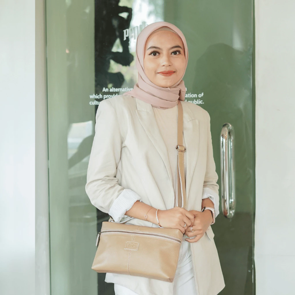 Moony Leather Clutch & Crossbody