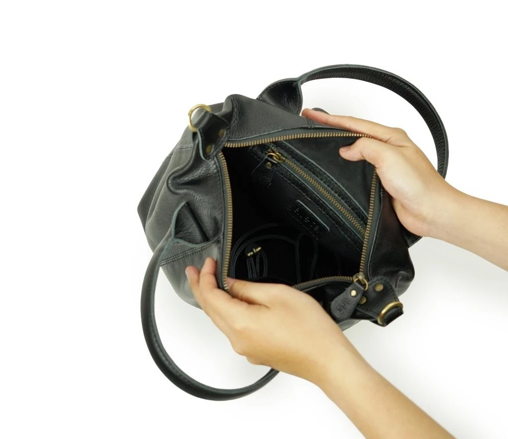 Kaoru Leather Crossbody Bag