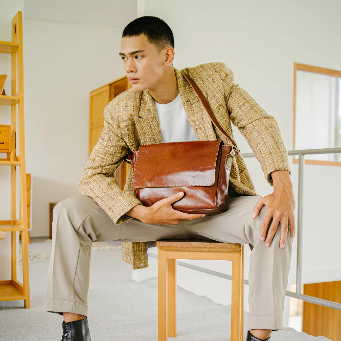 Lewis Leather Messenger Bag