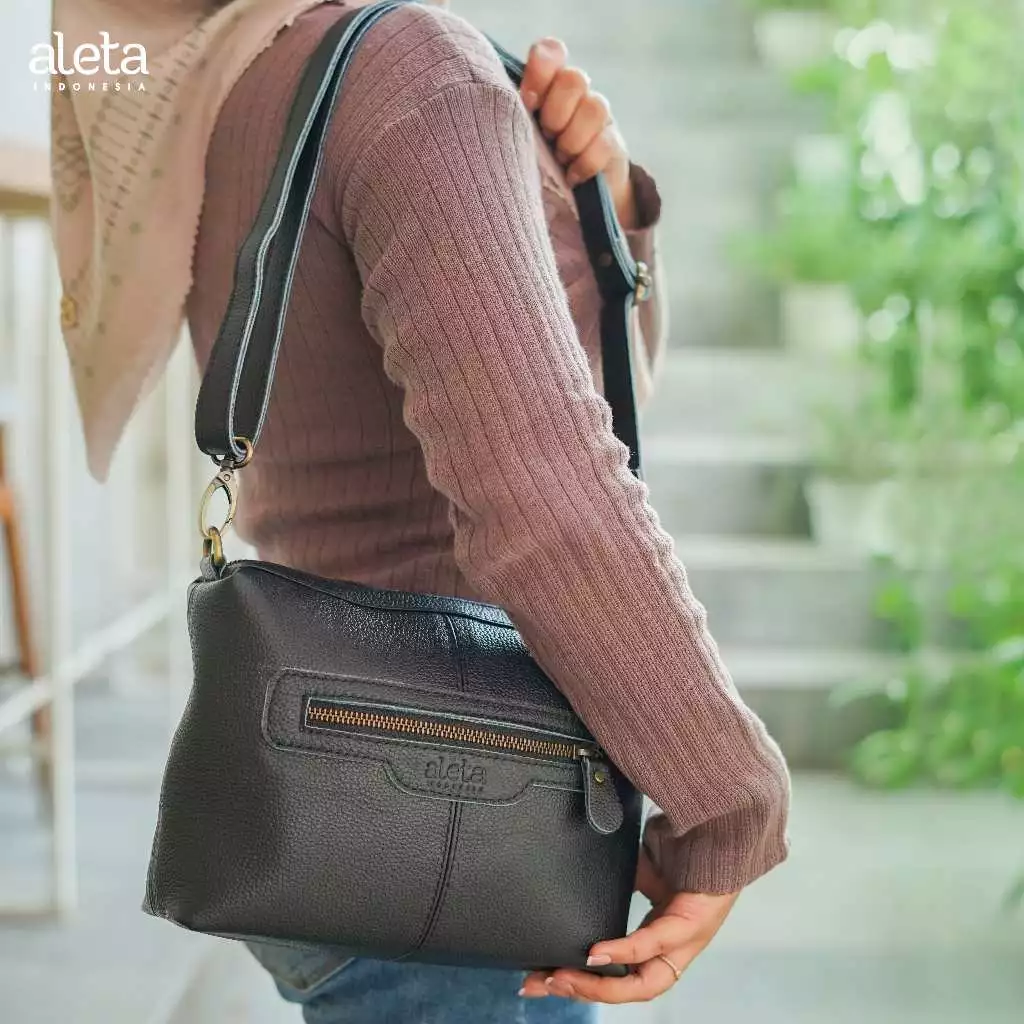 Arimbi Leather Crossbody Bag